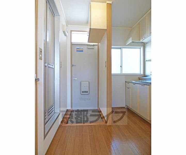 京都府京都市上京区新夷町の賃貸アパートの玄関