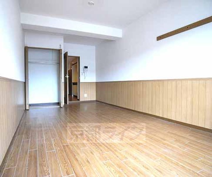 京都府京都市左京区静市市原町の賃貸マンションの居間