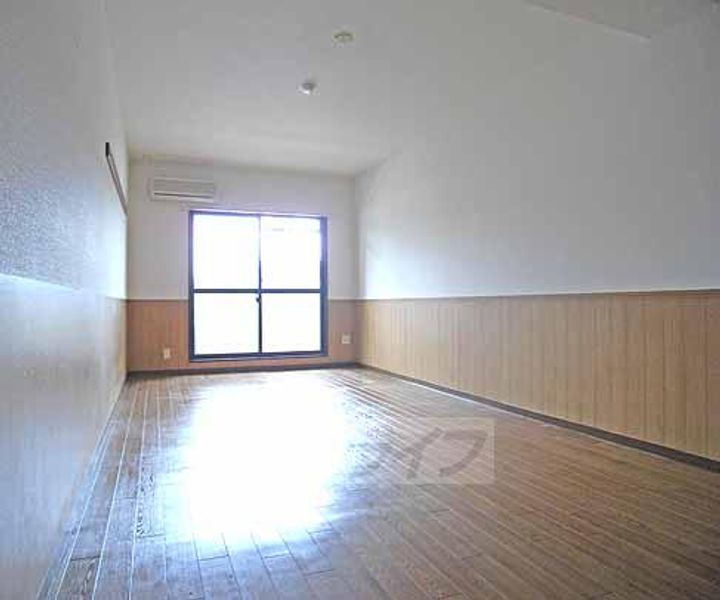 京都府京都市左京区静市市原町の賃貸マンションの居間