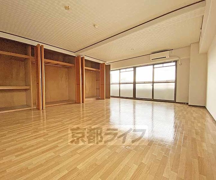 ルネ河原町301の居間