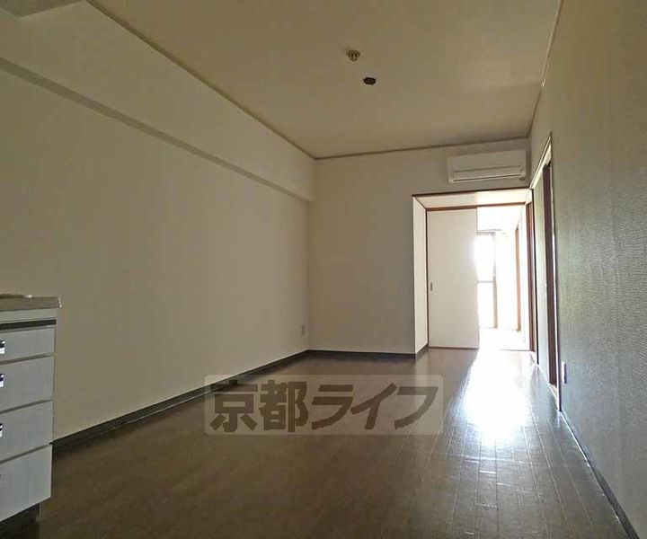 ブエナビスタ京都上鳥羽205の居間