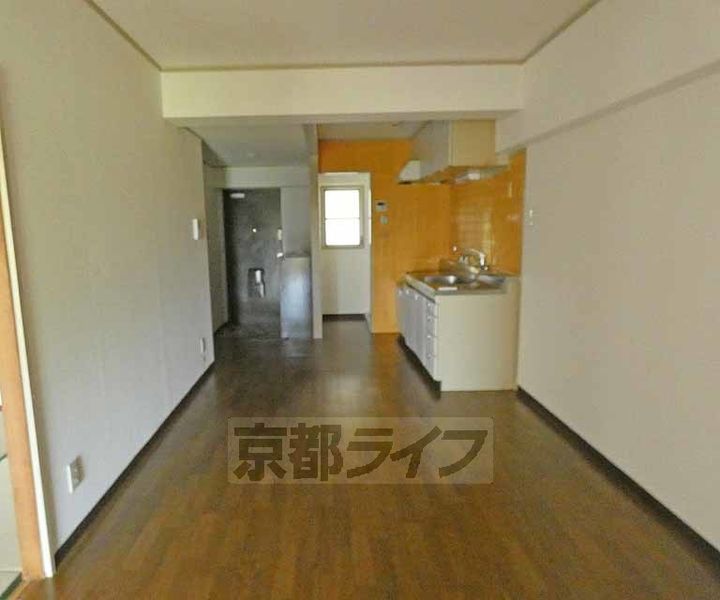 ブエナビスタ京都上鳥羽205の居間