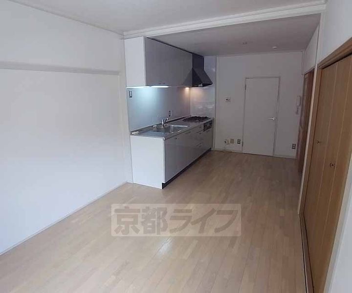 交徳マンション202の居間