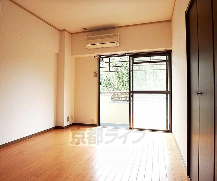 交徳マンション304の居間