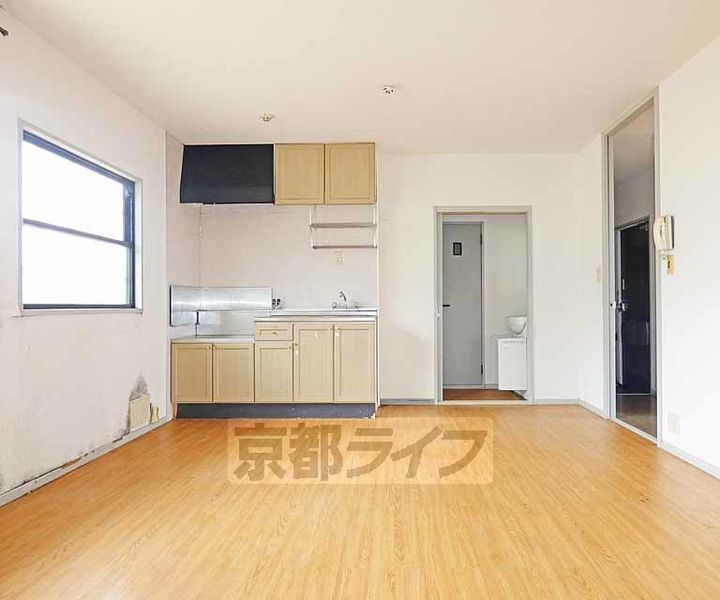 サンビレッジ大北山(C・D・E棟)D216の居間