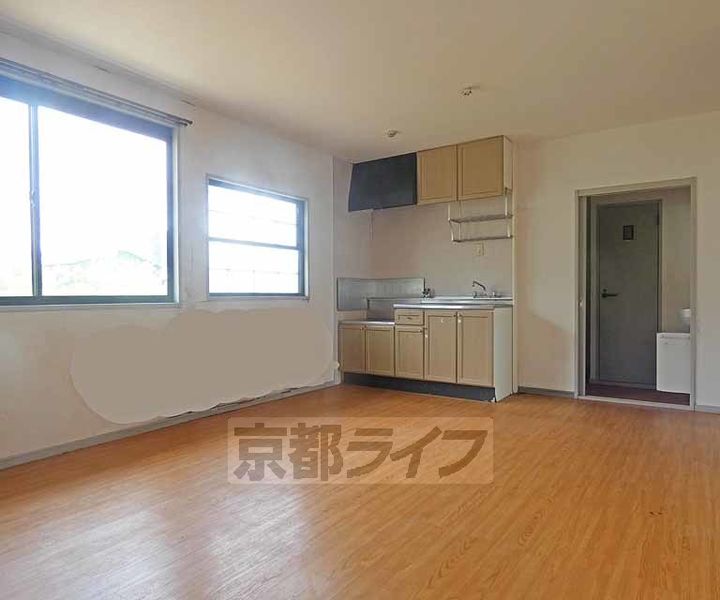 サンビレッジ大北山(C・D・E棟)D216の居間