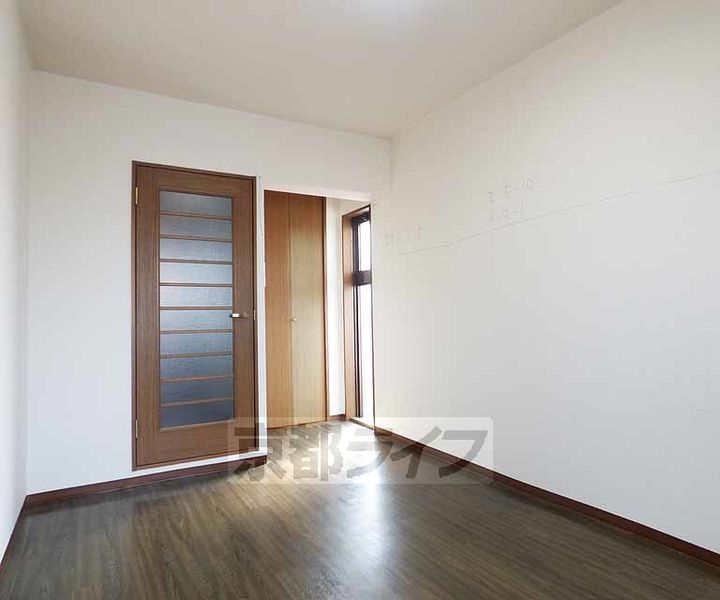 京都府京都市上京区大宮通寺ノ内一町下ル西入伊佐町の賃貸マンションの内装