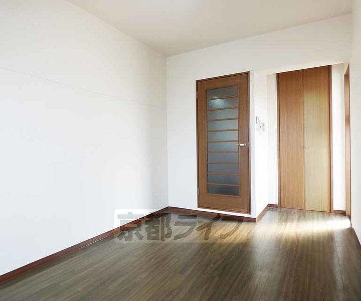 京都府京都市上京区大宮通寺ノ内一町下ル西入伊佐町の賃貸マンションの内装