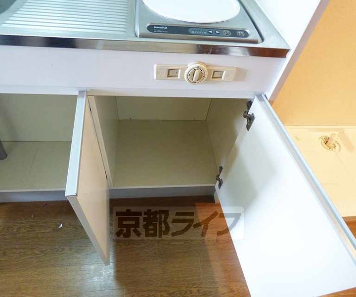 京都府京都市上京区大宮通寺ノ内一町下ル西入伊佐町の賃貸マンションのキッチン