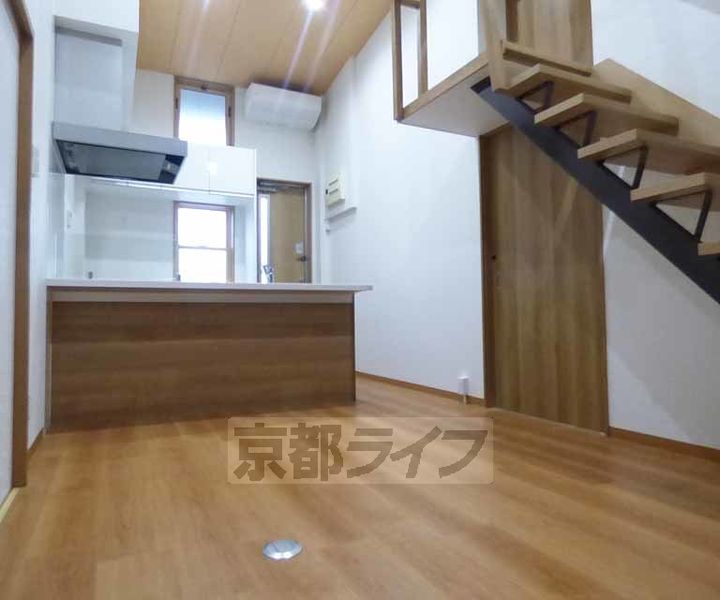 カーサフォレスト西賀茂001の居間