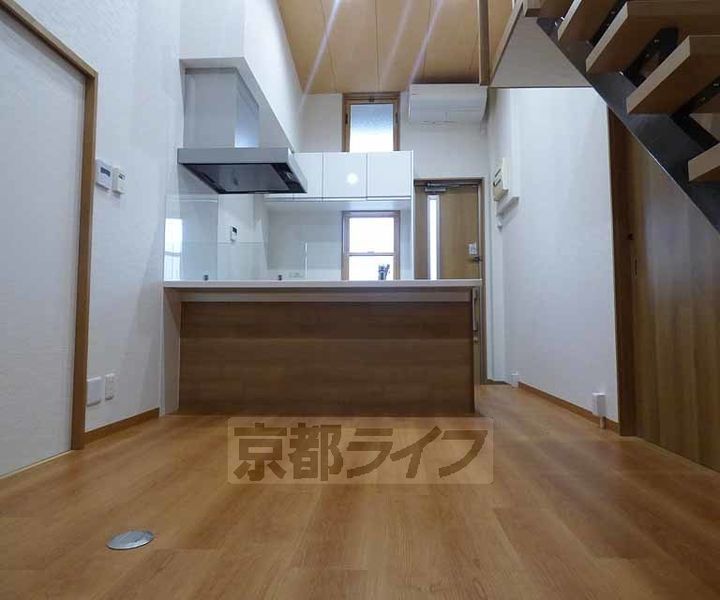 カーサフォレスト西賀茂001の居間