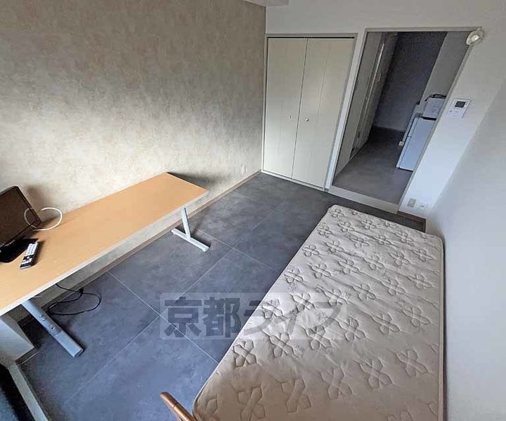 京都府京都市中京区藤木町の賃貸マンションの居間