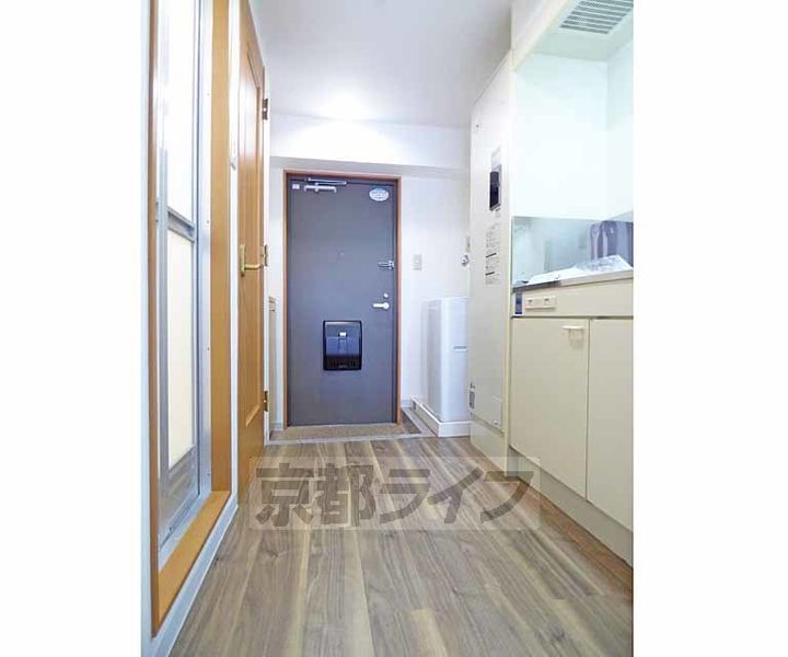 京都府京都市上京区大宮通一条上ル西入栄町の賃貸マンションの玄関