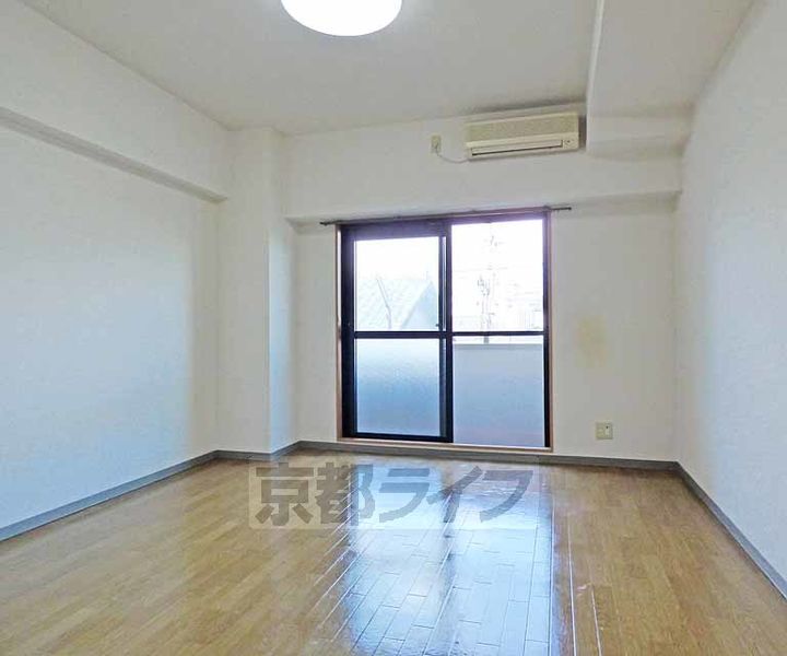 サムティ上堀川610の居間