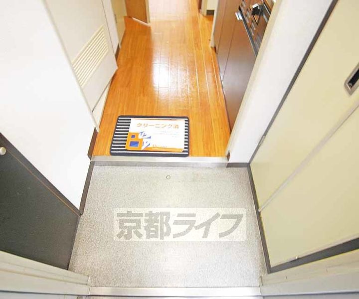 京都府京都市北区大宮南椿原町の賃貸マンションの玄関