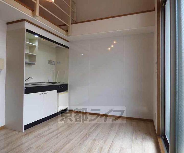 京都府京都市上京区相国寺門前町の賃貸マンションの居間