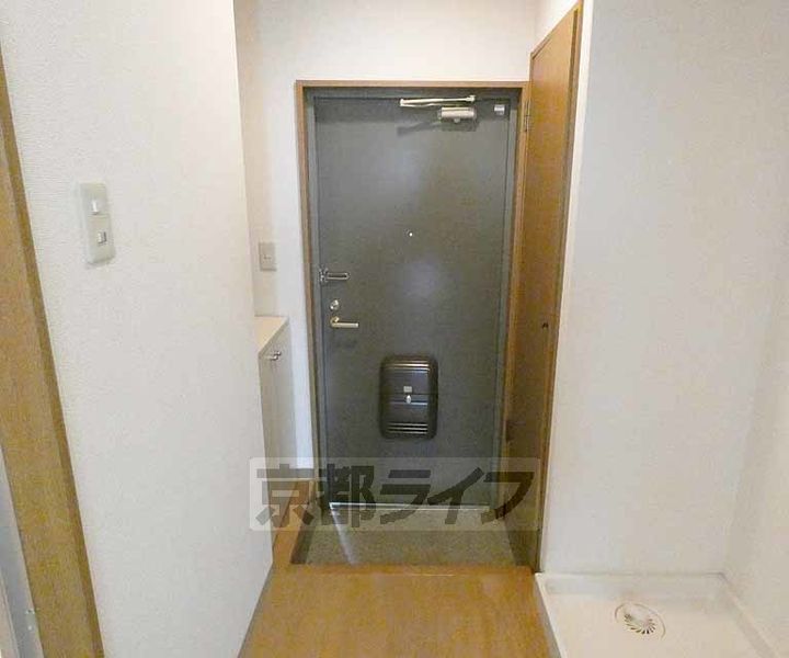 タウンルームキシ303の玄関