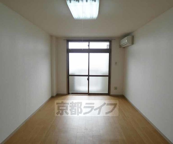 タウンルームキシ303の居間