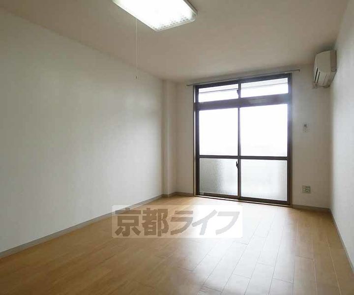 タウンルームキシ303の居間