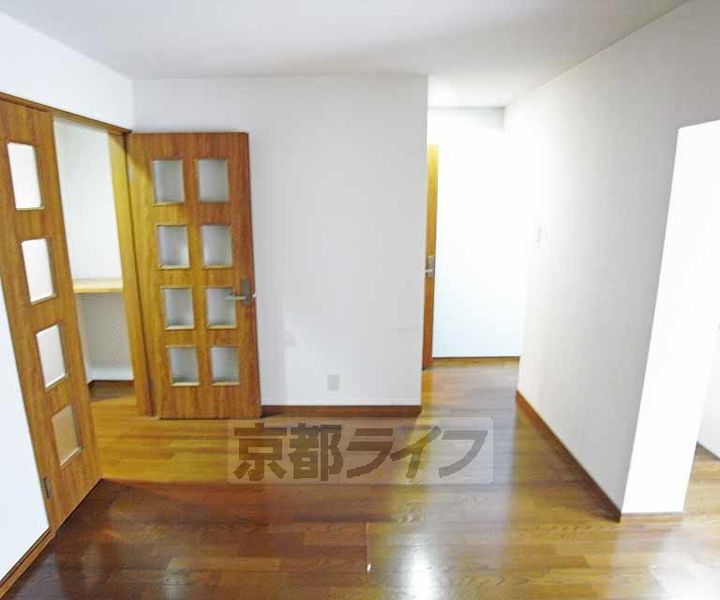 京都府京都市左京区下鴨中川原町の賃貸マンションの居間