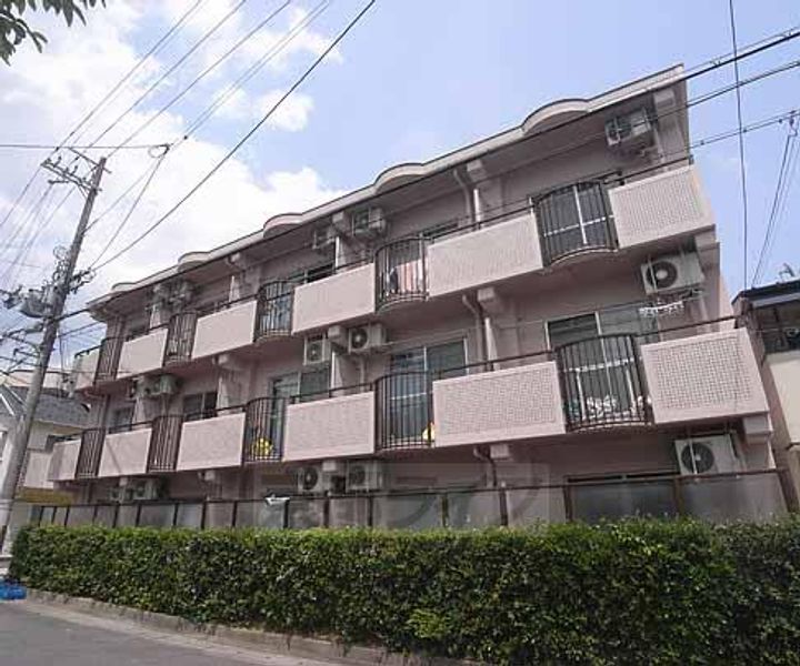 メゾンド亜地路義102の外観