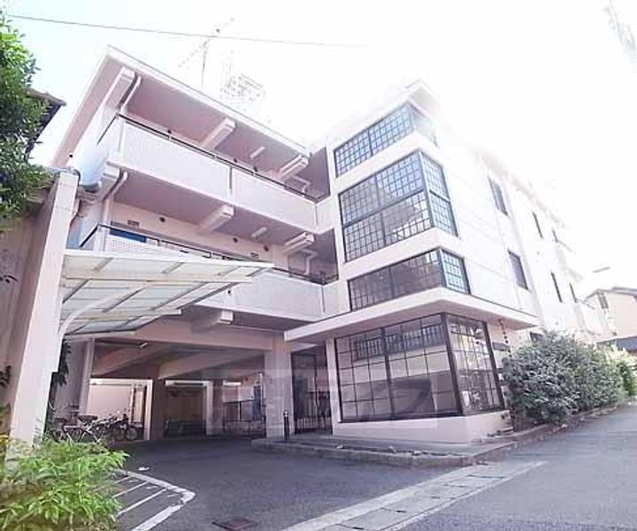 メゾンド亜地路義102の外観