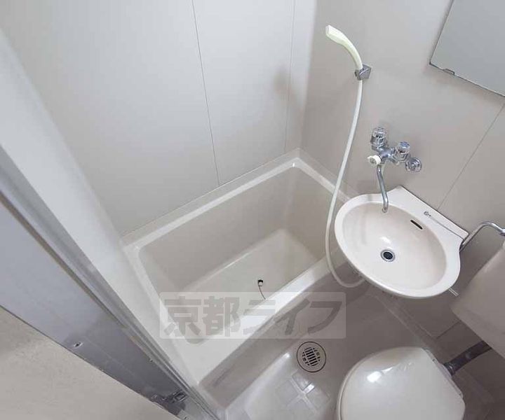 メゾンド亜地路義102の風呂