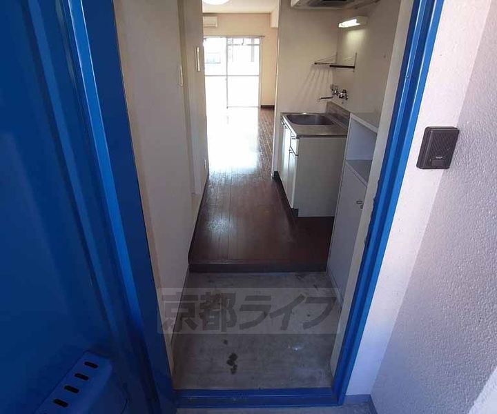 メゾンド亜地路義102の玄関