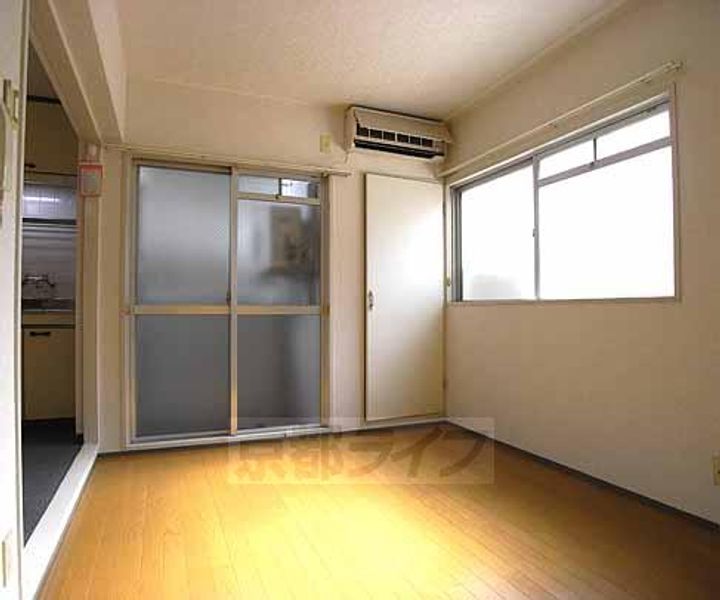 京都府京都市伏見区深草直違橋8丁目の賃貸マンションの居間