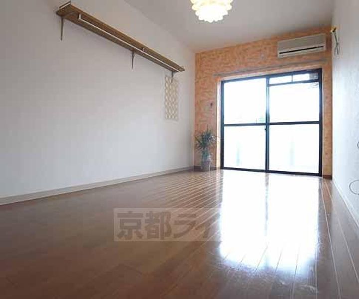 京都府京都市伏見区向島中島町の賃貸マンションの居間