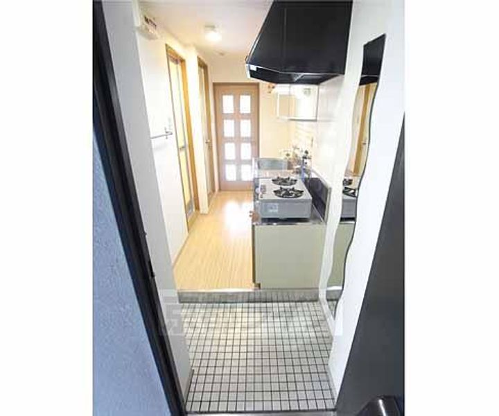 京都府京都市伏見区向島中島町の賃貸マンションの玄関