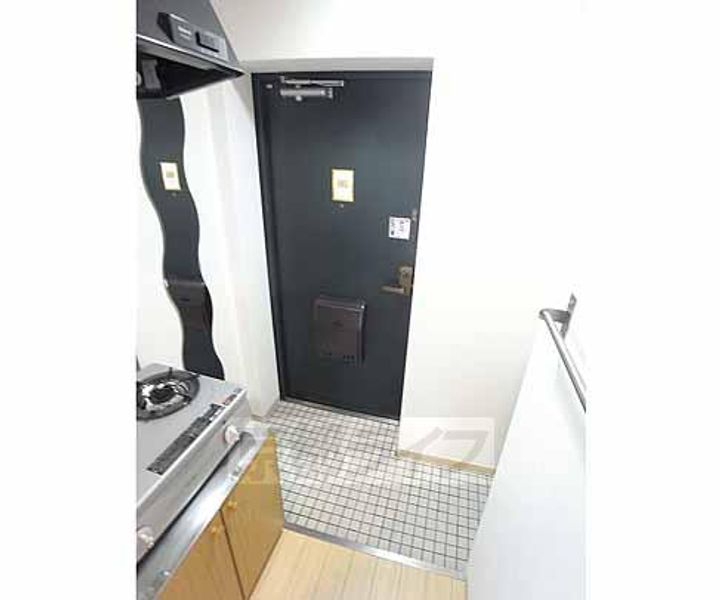 京都府京都市伏見区向島中島町の賃貸マンションの玄関