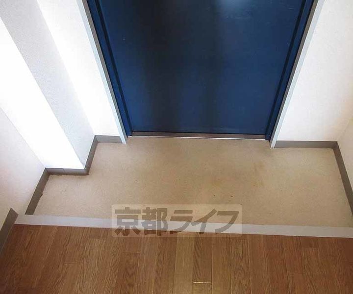 メゾン長池205の玄関