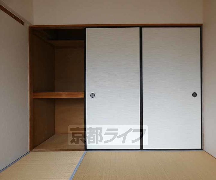 京都府京都市伏見区深草大亀谷大山町の賃貸マンションの内装