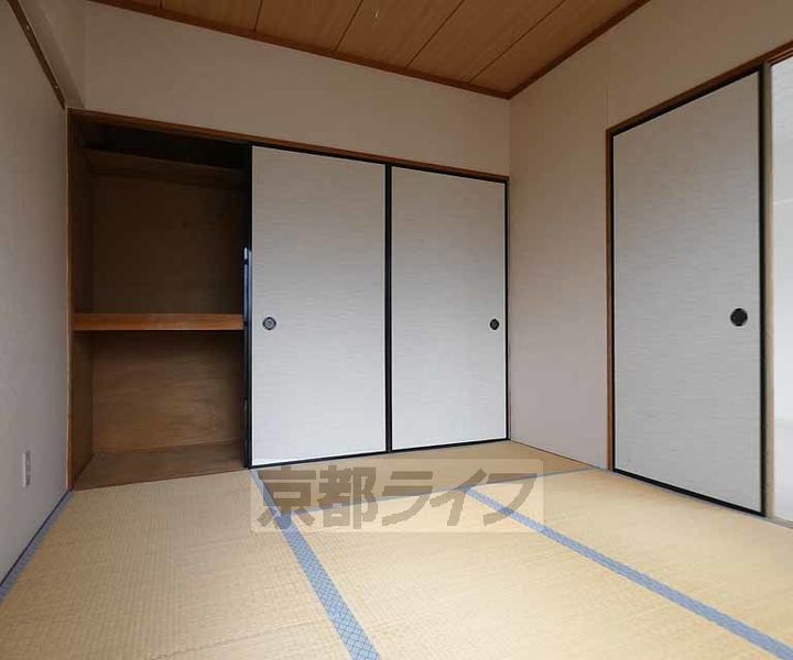 京都府京都市伏見区深草大亀谷大山町の賃貸マンションの居間
