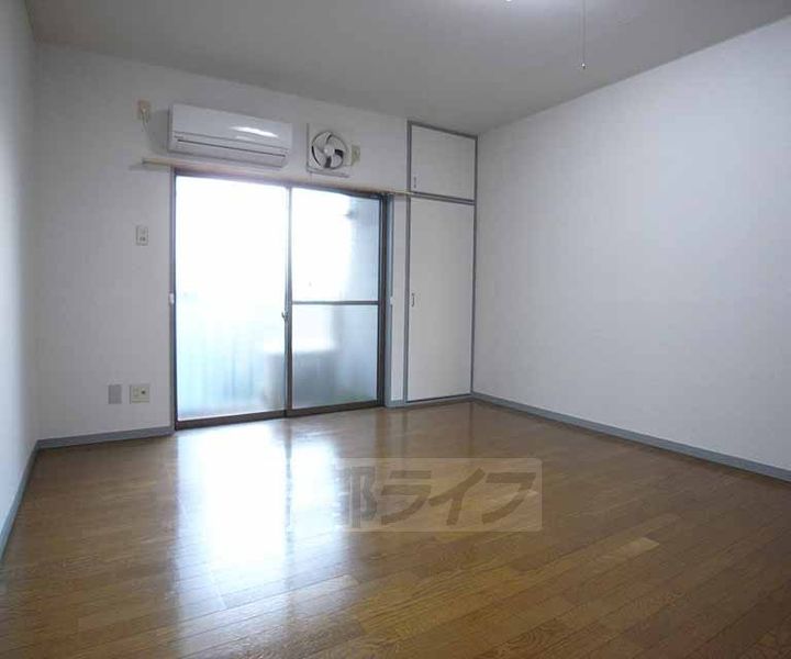 エスポワール桃山210の居間