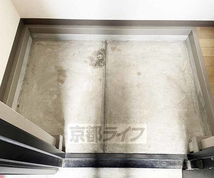 シルエーラ福井102の玄関