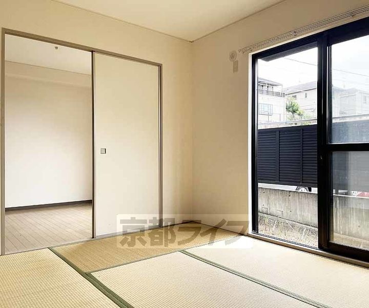 シルエーラ福井102の居間