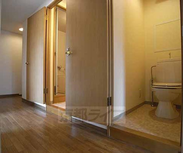 京都府京都市伏見区桃山町和泉の賃貸マンションの居間