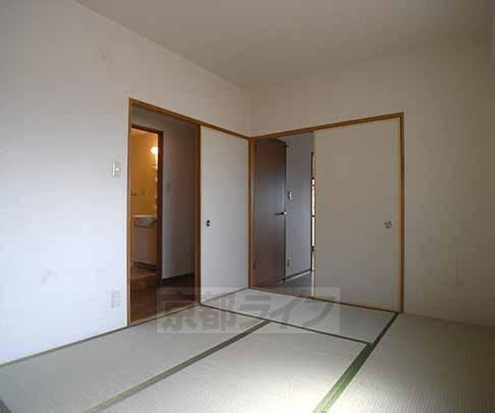 京都府京都市伏見区桃山町和泉の賃貸マンションの居間