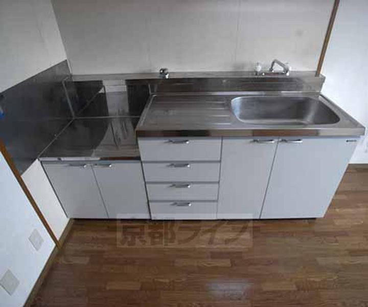 京都府京都市伏見区桃山町和泉の賃貸マンションのキッチン