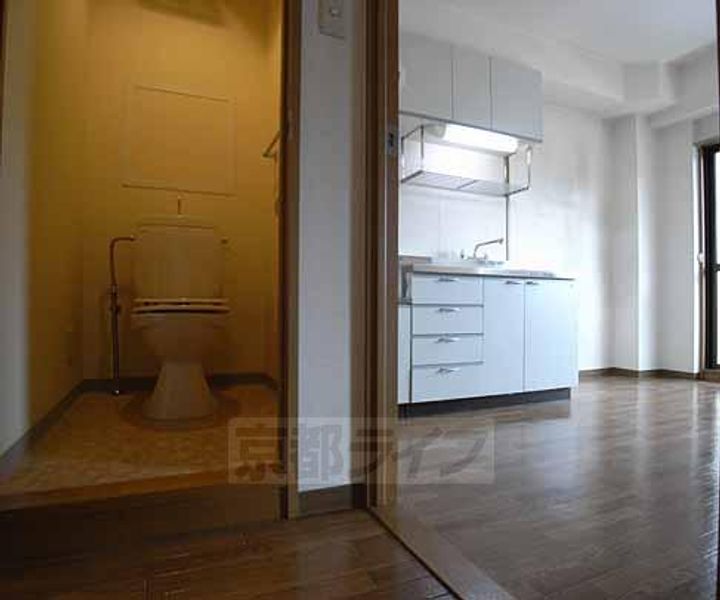 京都府京都市伏見区桃山町和泉の賃貸マンションの居間