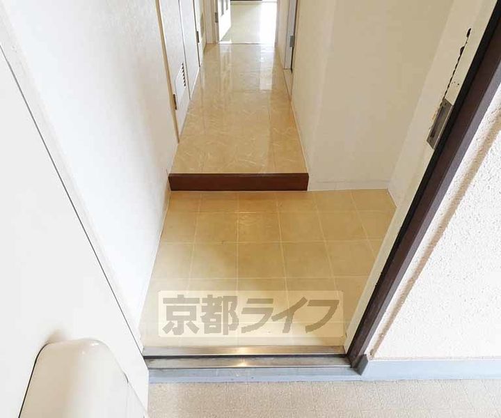 京都府京都市伏見区深草善導寺町の賃貸マンションの玄関