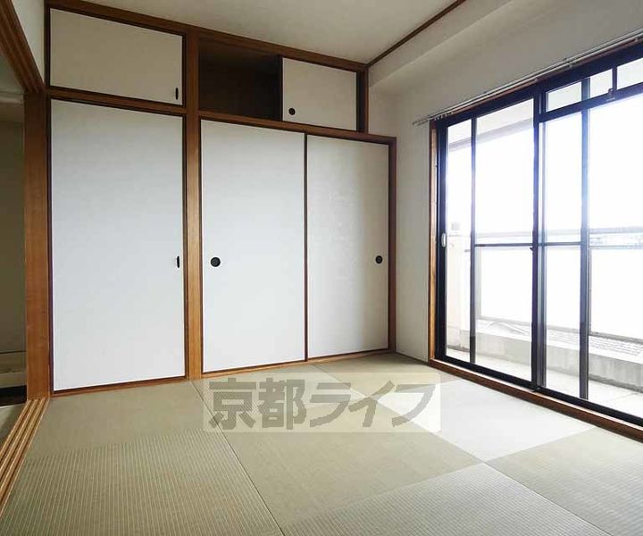 京都府京都市伏見区深草善導寺町の賃貸マンションの居間