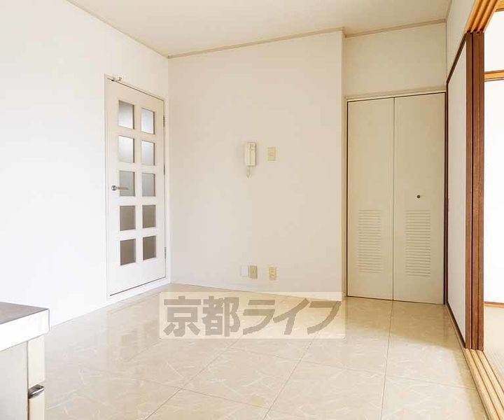京都府京都市伏見区深草善導寺町の賃貸マンションの居間