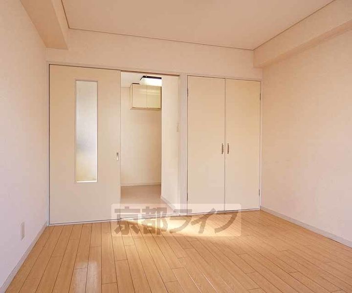 京都府京都市伏見区新町1丁目の賃貸マンションの居間