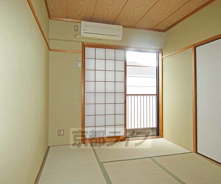 京都府京都市伏見区深草大亀谷東寺町の賃貸マンションの居間