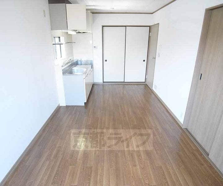 グランメゾン古川B201の居間