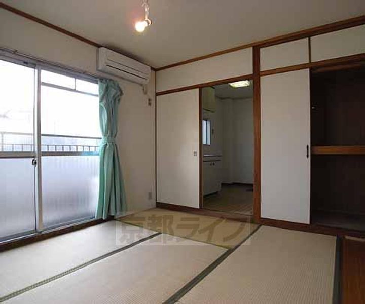 グリシーヌ丹波橋301の居間