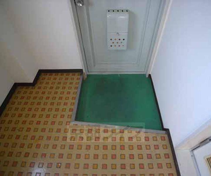 グリシーヌ丹波橋301の玄関